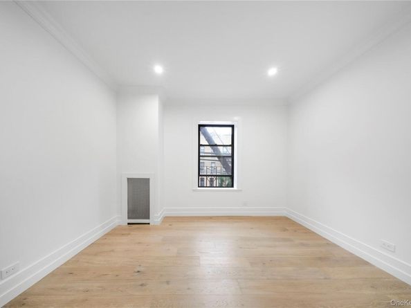 31-14 Crescent Street 5B, Astoria NY 11106