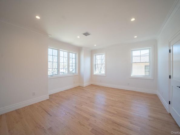 957 Dana Avenue, Valley Stream NY 11580