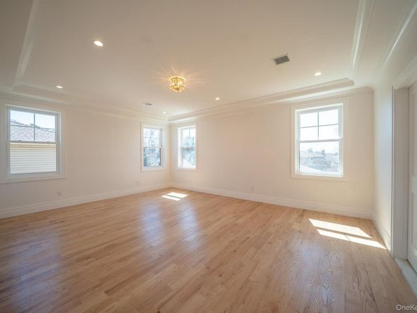 957 Dana Avenue, Valley Stream NY 11580