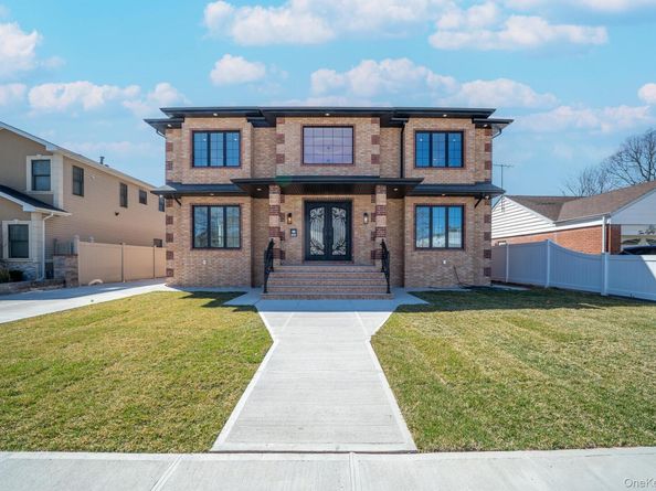 957 Dana Avenue, Valley Stream NY 11580