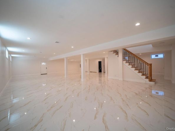 957 Dana Avenue, Valley Stream NY 11580