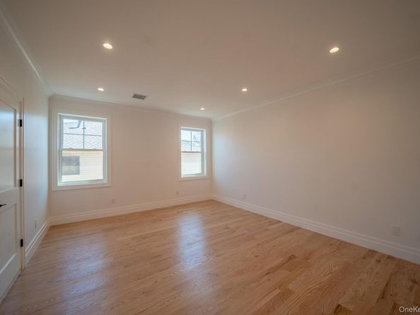 957 Dana Avenue, Valley Stream NY 11580