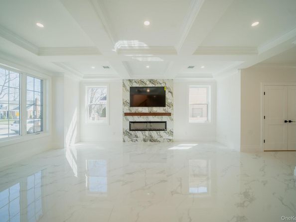 957 Dana Avenue, Valley Stream NY 11580