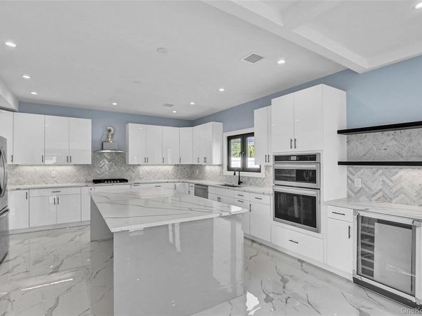 27 Red Maple Drive N, Levittown NY 11793