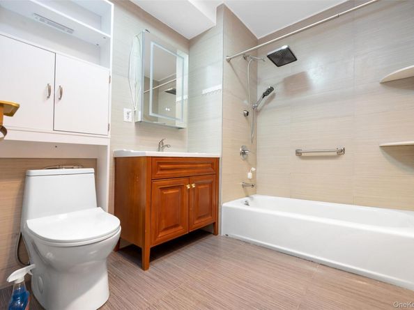 144-69 Barclay Avenue 4A, Flushing NY 11355