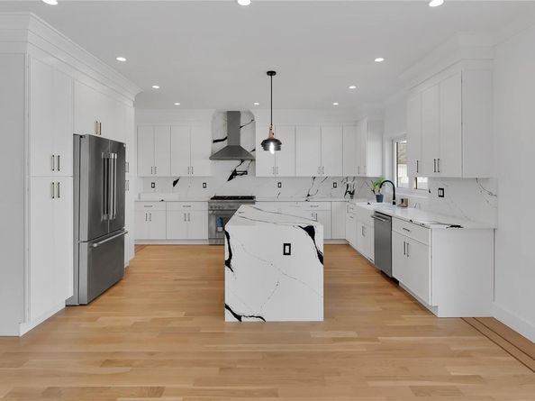 2661 Hyacinth Street, Westbury NY 11590