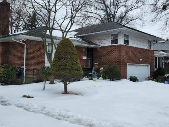 25 Pinetree Road, Westbury NY 11590