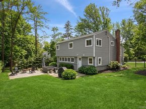 23 Gay Lore Drive, Huntington NY 11743