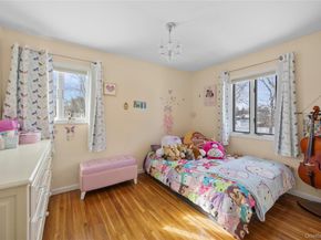 5 Metcale Lane, East Northport NY 11731