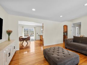 5 Metcale Lane, East Northport NY 11731