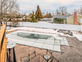 5 Metcale Lane, East Northport NY 11731