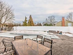 5 Metcale Lane, East Northport NY 11731