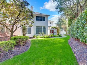 15 Pironi Court, Woodbury NY 11797
