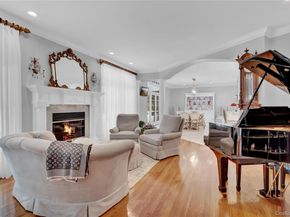15 Pironi Court, Woodbury NY 11797