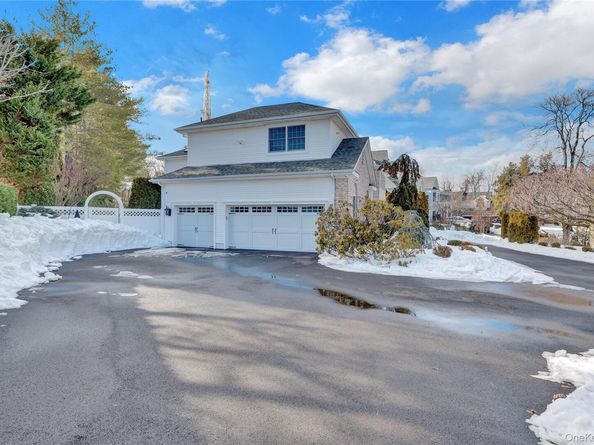 15 Pironi Court, Woodbury NY 11797