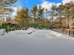 15 Pironi Court, Woodbury NY 11797