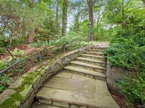 160 Hampshire Road, Bronxville NY 10708