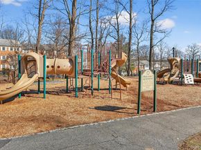 2 Wyndover Woods Lane 16, White Plains NY 10603