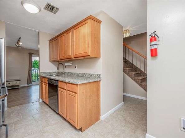 116 Westend Avenue 21, Freeport NY 11520