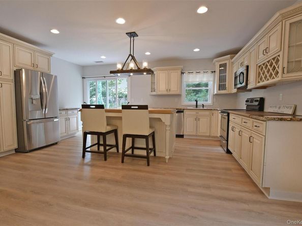 39 Hill Street E, Wading River NY 11792