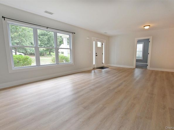 39 Hill Street E, Wading River NY 11792
