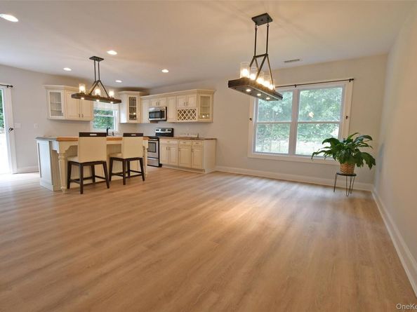 39 Hill Street E, Wading River NY 11792