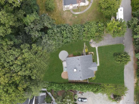 39 Hill Street E, Wading River NY 11792