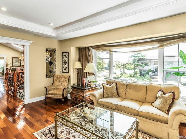 3101 Lonni Lane, Merrick NY 11566