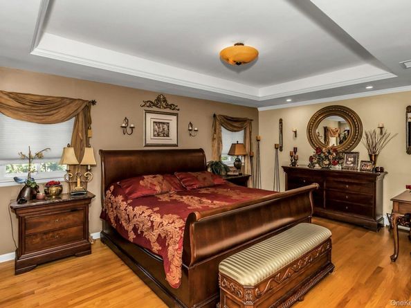 3101 Lonni Lane, Merrick NY 11566