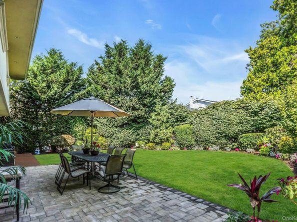 3101 Lonni Lane, Merrick NY 11566