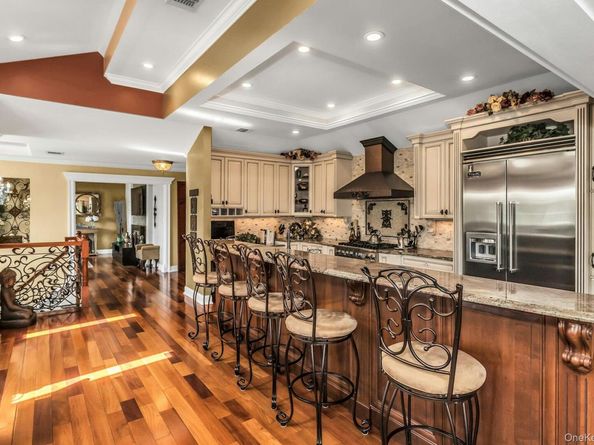 3101 Lonni Lane, Merrick NY 11566