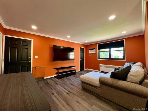 17-72 166 Street UPPER, Whitestone NY 11357