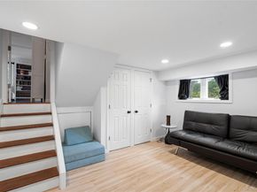 7 Meriden Place, Melville NY 11747