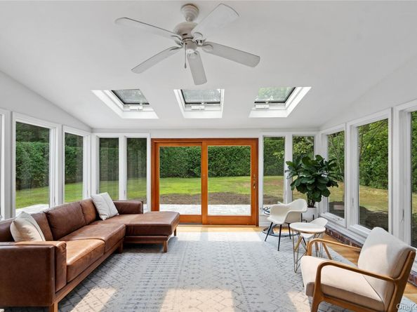 7 Meriden Place, Melville NY 11747