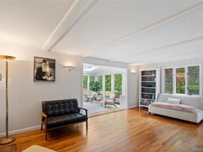 7 Meriden Place, Melville NY 11747