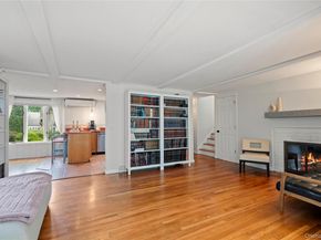 7 Meriden Place, Melville NY 11747
