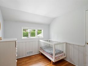 7 Meriden Place, Melville NY 11747