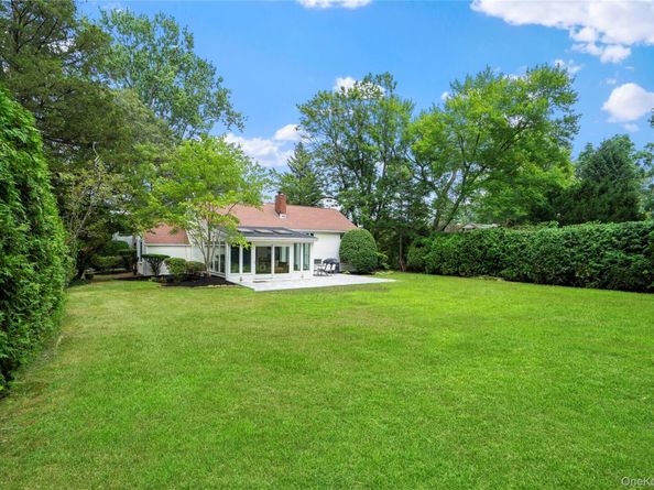 7 Meriden Place, Melville NY 11747