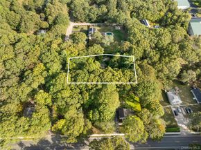 3 Leslie Court, Remsenburg NY 11972