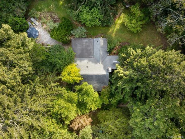 3 Leslie Court, Remsenburg NY 11972