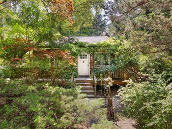 3 Leslie Court