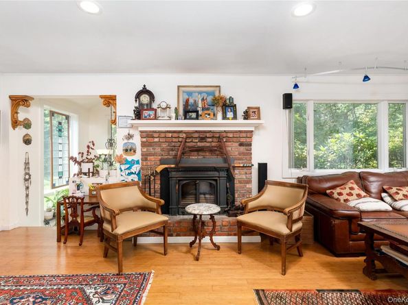 3 Leslie Court, Remsenburg NY 11972