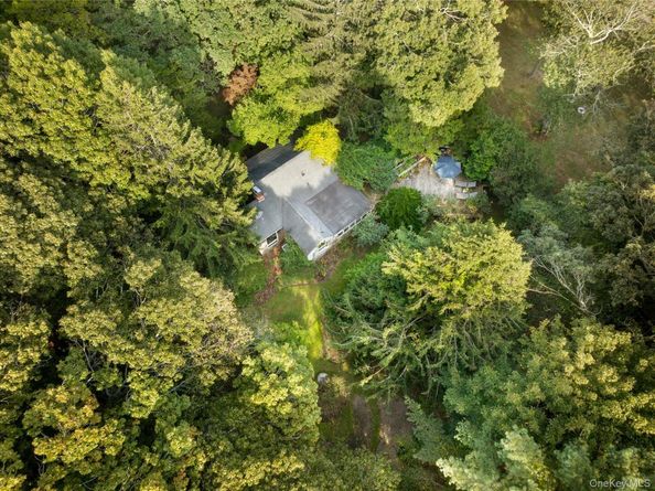 3 Leslie Court, Remsenburg NY 11972