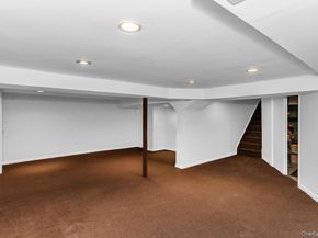 83 The Dell, Albertson NY 11507