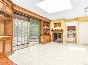 83 The Dell, Albertson NY 11507
