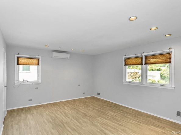 83 The Dell, Albertson NY 11507