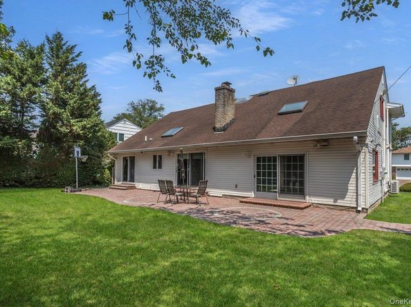 83 The Dell, Albertson NY 11507