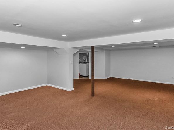 83 The Dell, Albertson NY 11507