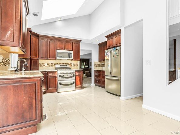 83 The Dell, Albertson NY 11507