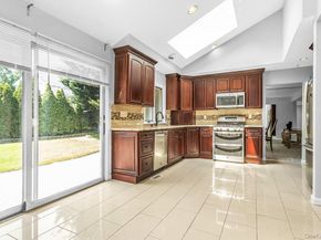 83 The Dell, Albertson NY 11507
